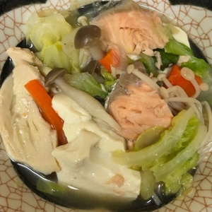 ヤマサちゃんこ鍋つゆ鶏塩だしの鮭と野菜のスープ